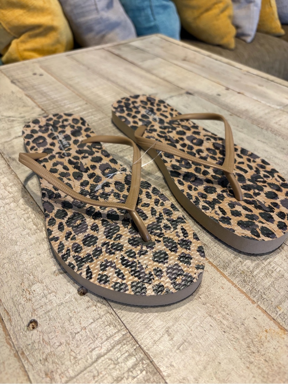 Old Navy Leopard Print Flip Flop Sandals - Tan Straps
